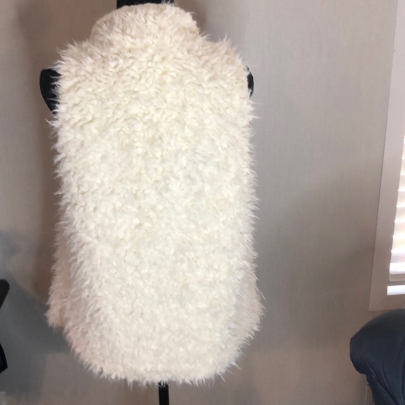 Bongo Fuzzy Cream Vest - Picture 3 of 6